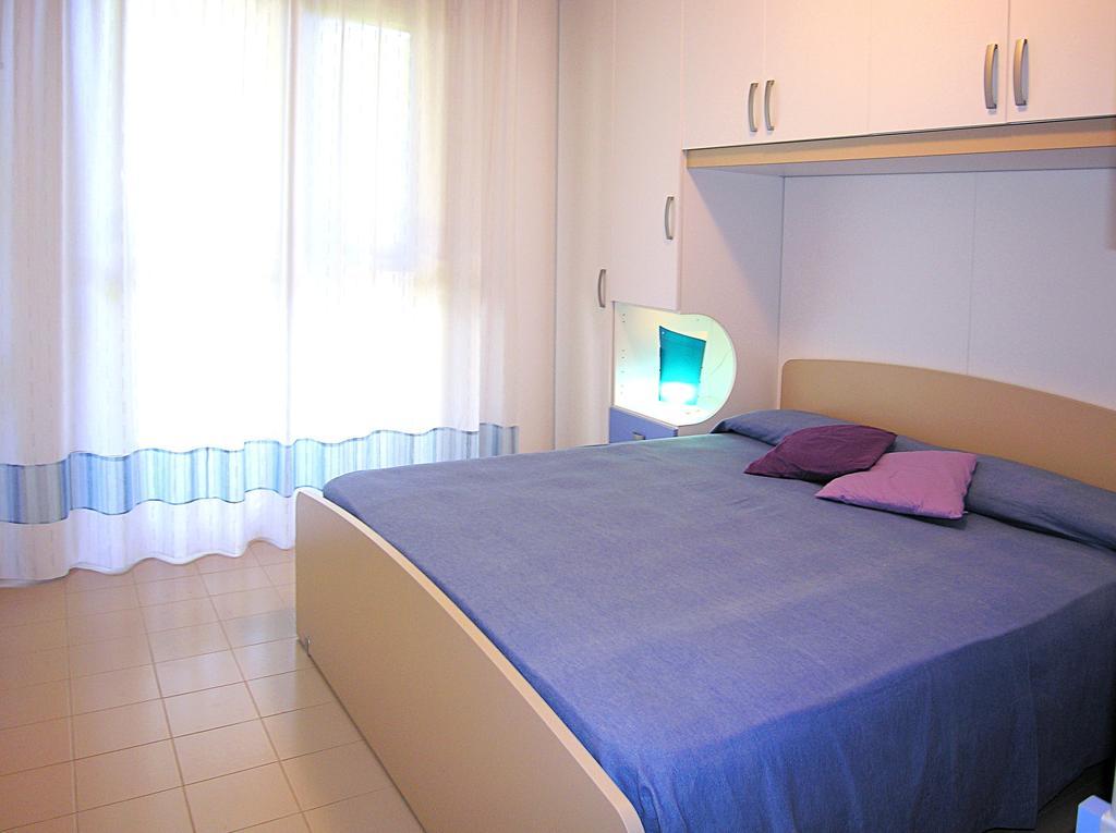Apartment Gemini Con Piscina Bibione Room photo