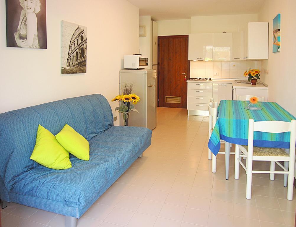 Apartment Gemini Con Piscina Bibione Room photo