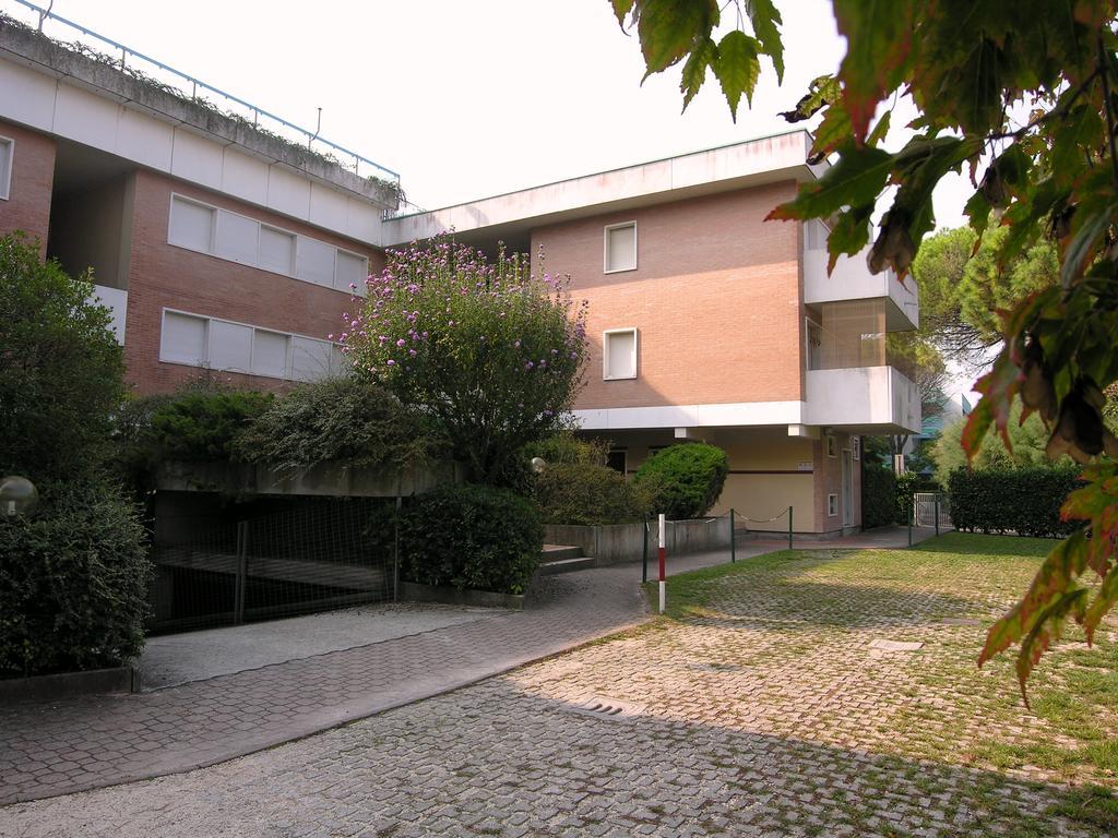 Apartment Gemini Con Piscina Bibione Exterior photo